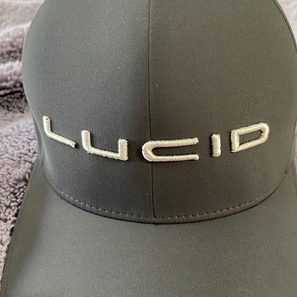 LUCID MOTORS GRAY STRETCH FITTED HAT - Picture 4 of 9